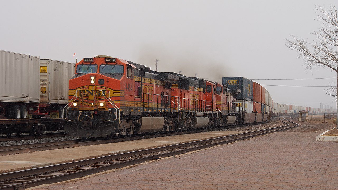 BNSF train near Winslow, AZ