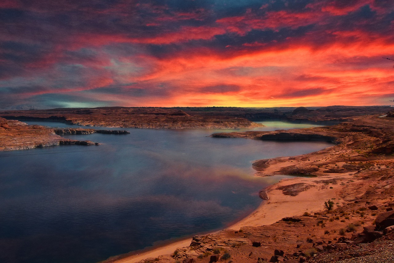 A picture of Lake Powell at sunset.