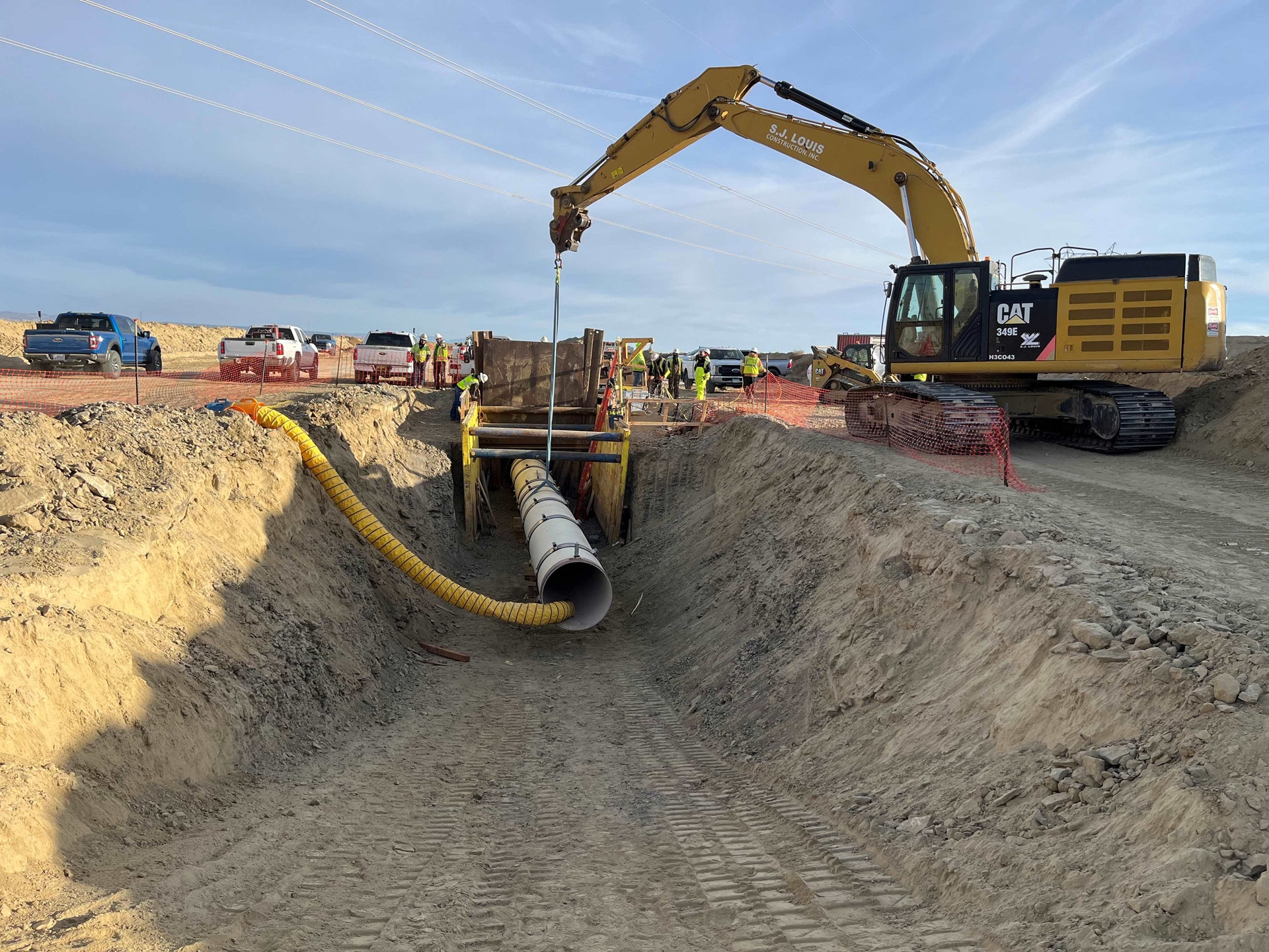 Trench work on the Navao-Gallup Pipeline